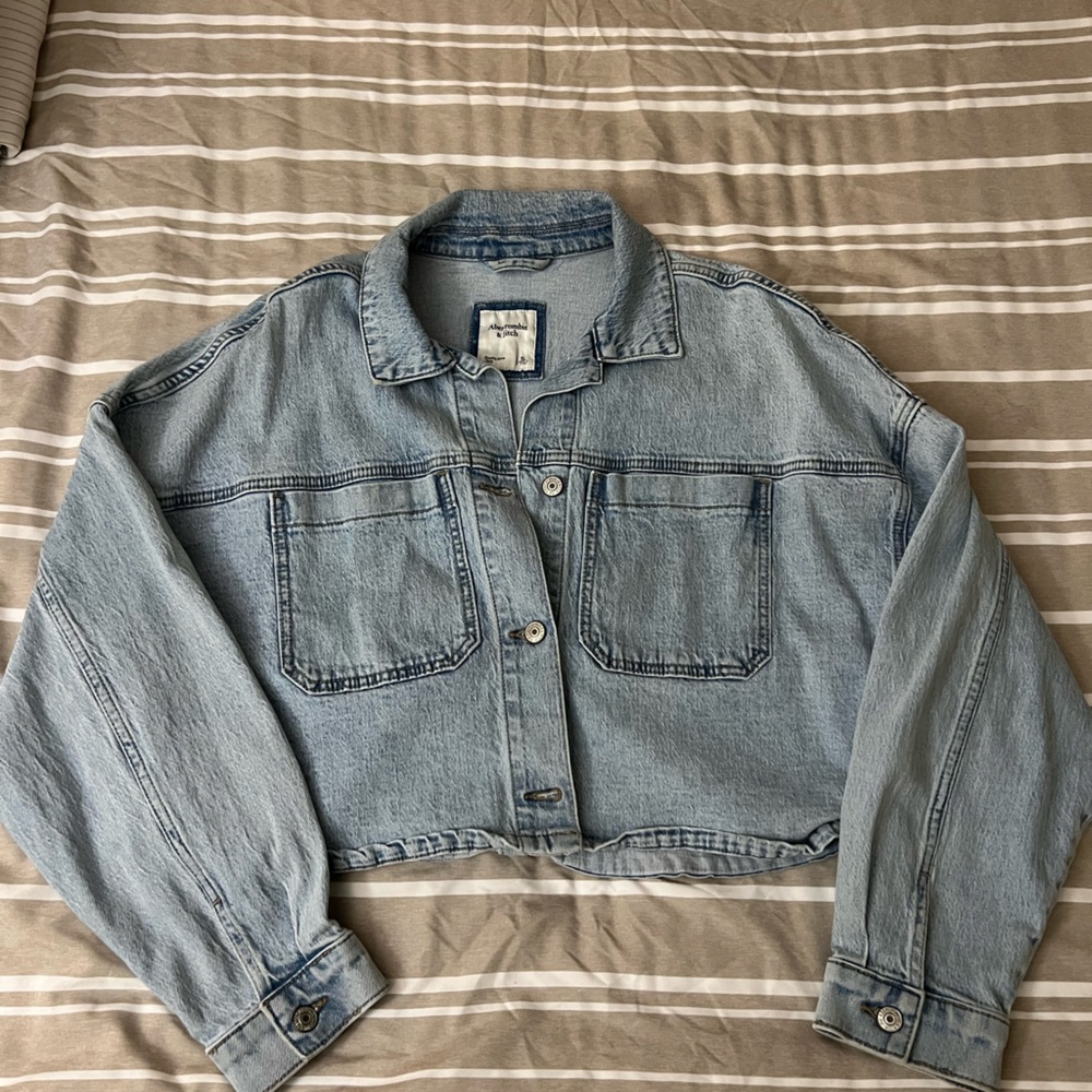 Abercrombie cropped jean jacket XL